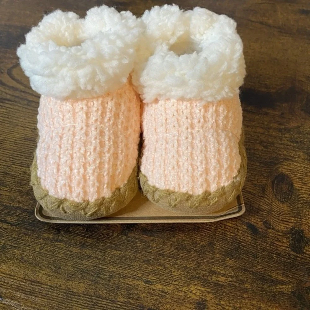 NEW BearPaw GIRLS Infant Size 0- 6 Month‎ Pink Knit FLUFF Slippers. Bootie SHOES